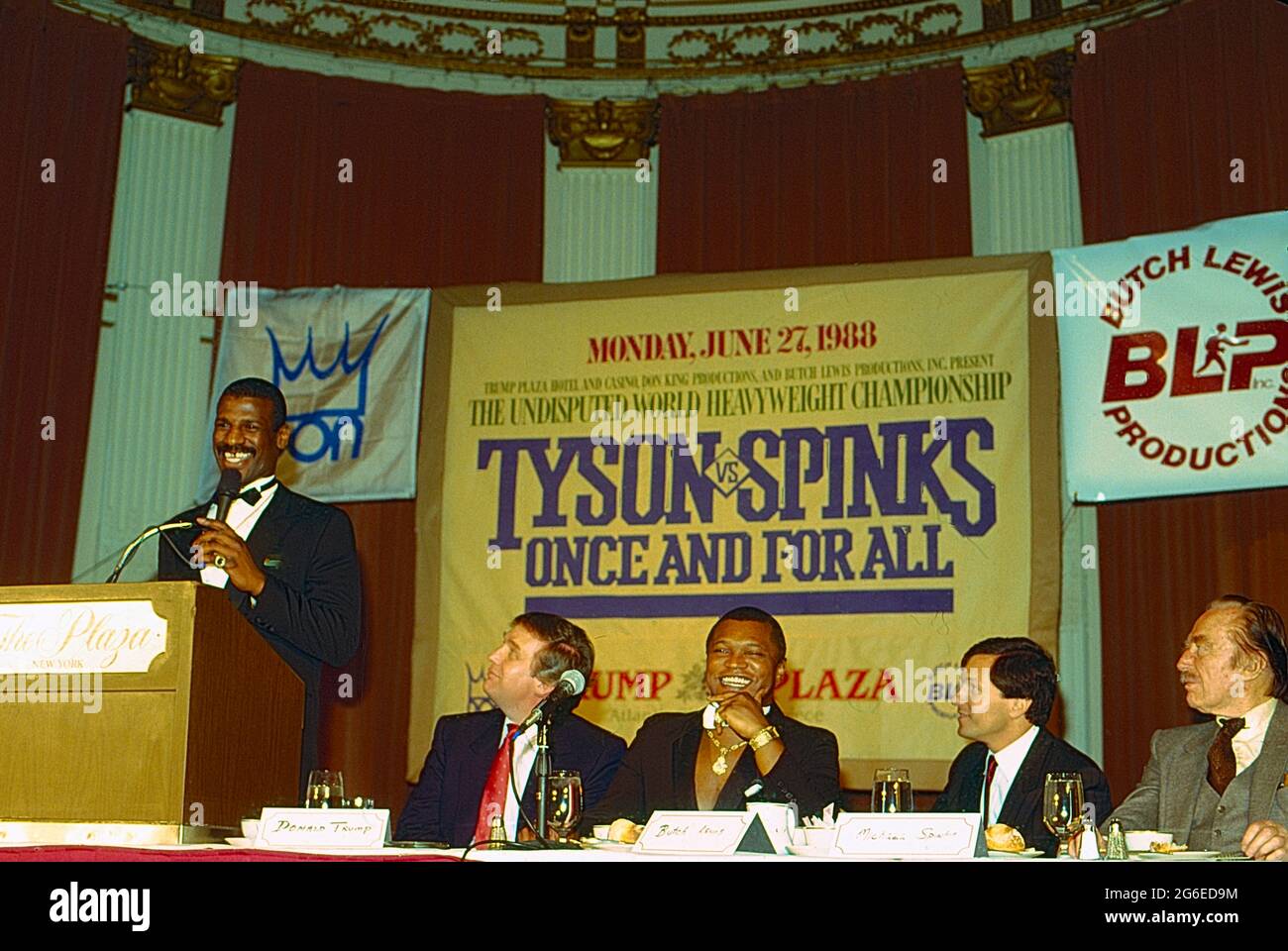 Michael Spinks at press conference to announce 1988 fight against Mike Tyson. Stock Photo