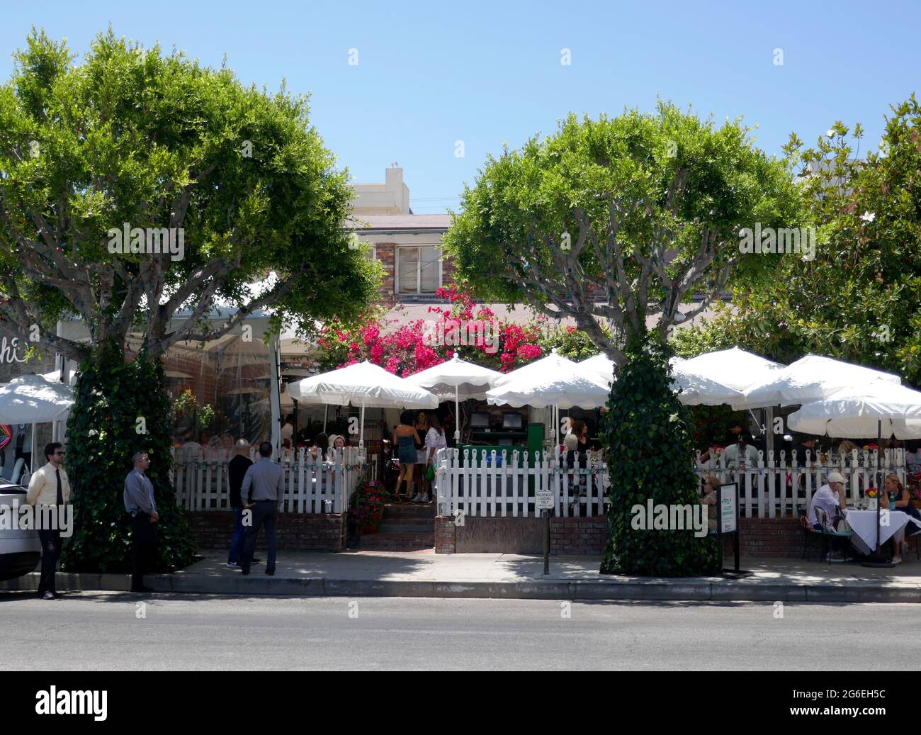 Los Angeles California Usa 2nd July 21 A General View Of Atmosphere Of The Ivy Restaurant Open Again For Dining On July 2 21 In Los Angeles California Usa Photo By Barry