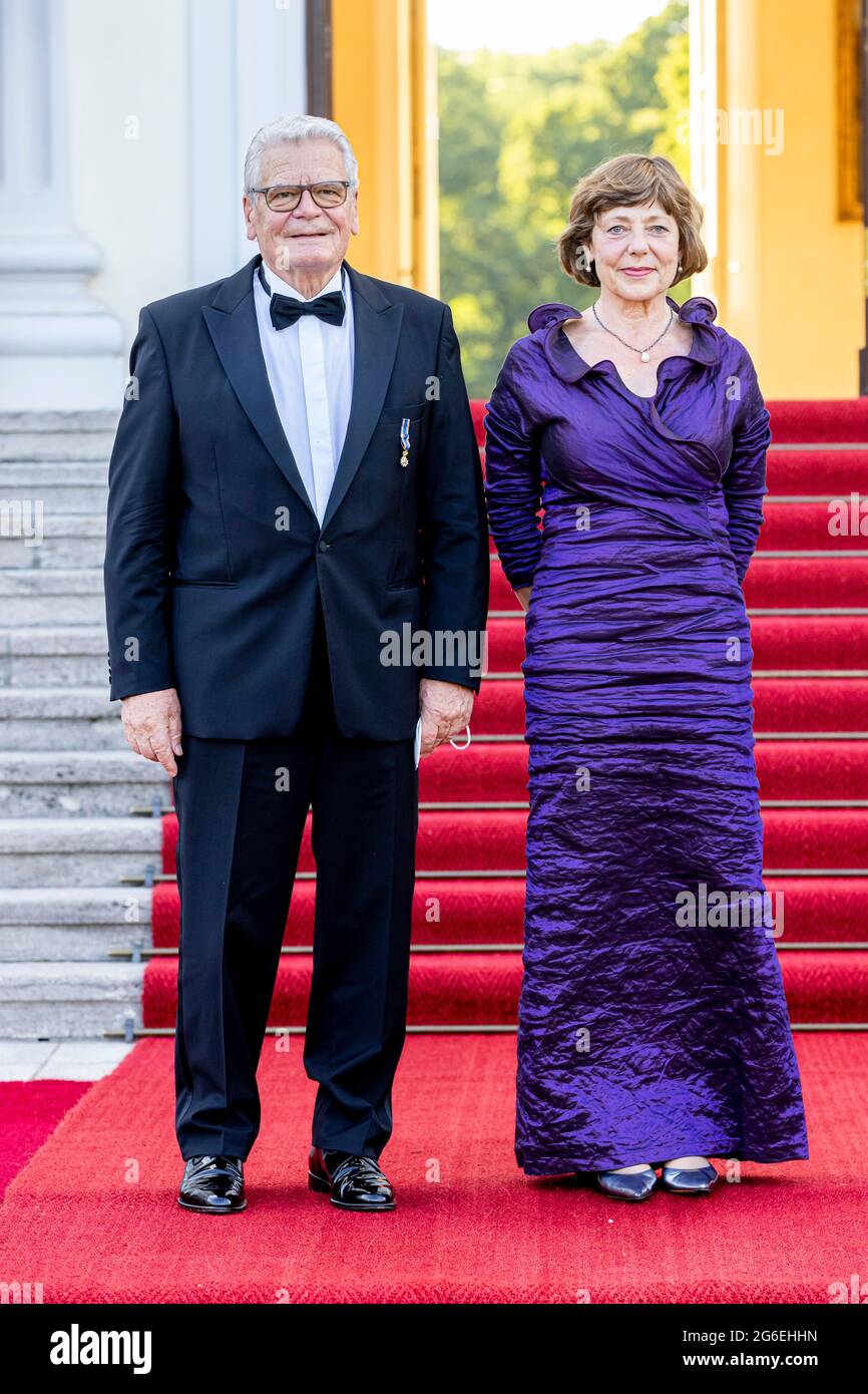 Berlin, Germany. 5th July, 2021. Former German President Joachim Gauck and  Daniela Schadt visit Schloss Bellevue where German President Frank-Walter  Steinmeier and his wife Elke Budebender offer the King and Queen a
