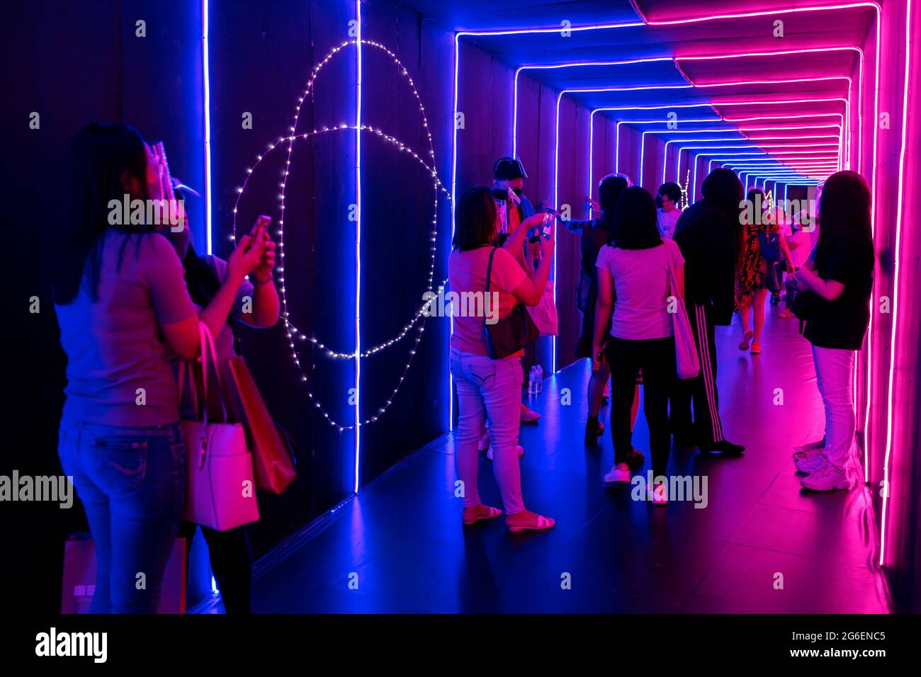 Event space at shopping mall hi-res stock photography and images - Alamy