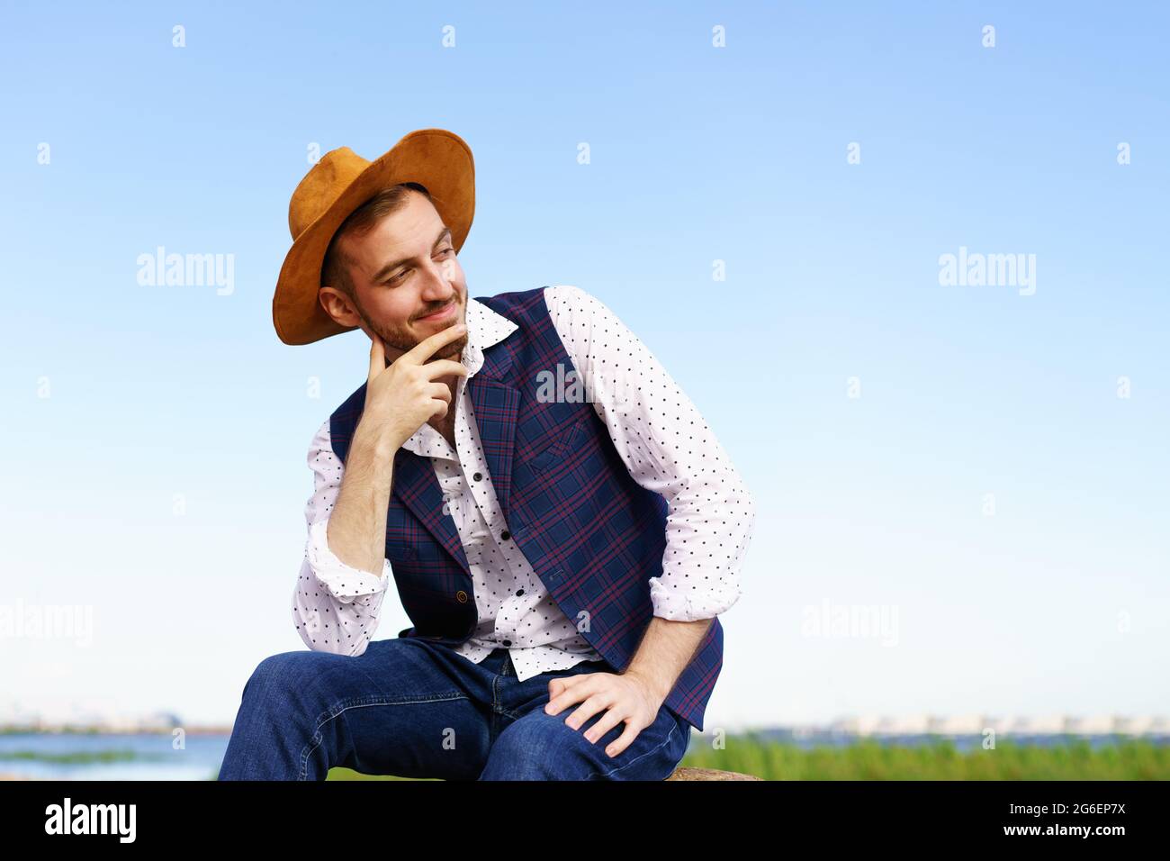 Portrait man wearing hat beach hi-res stock photography and images - Page 2  - Alamy
