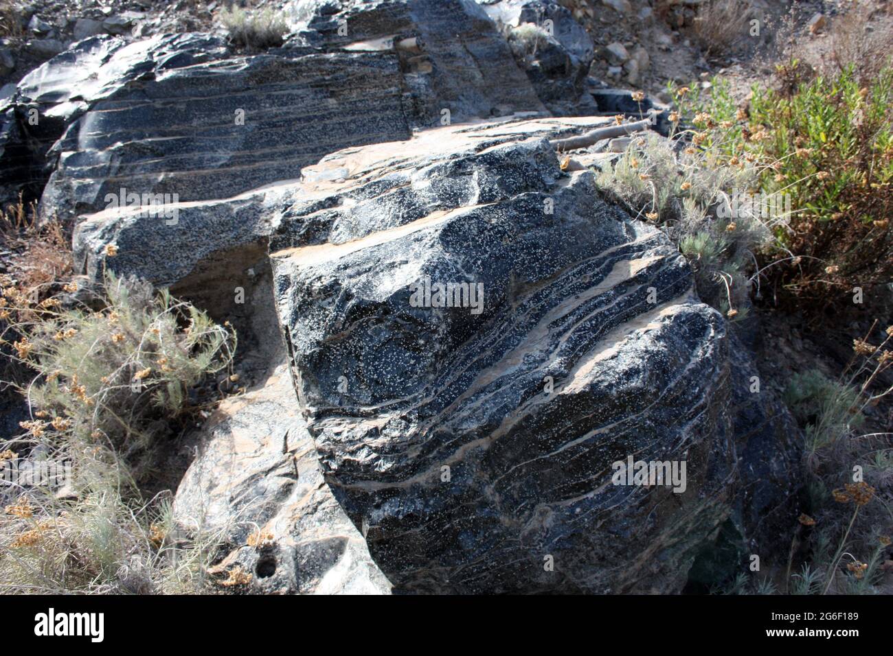 Black obsidian crystal hi-res stock photography and images - Page 3 - Alamy, image size:1300x956