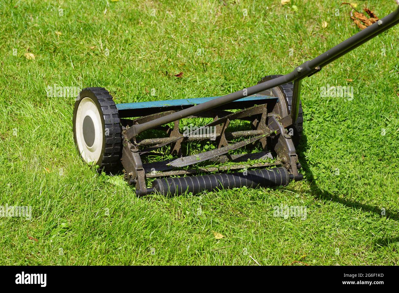 Manual hand grass cutter hi-res stock and images - Alamy