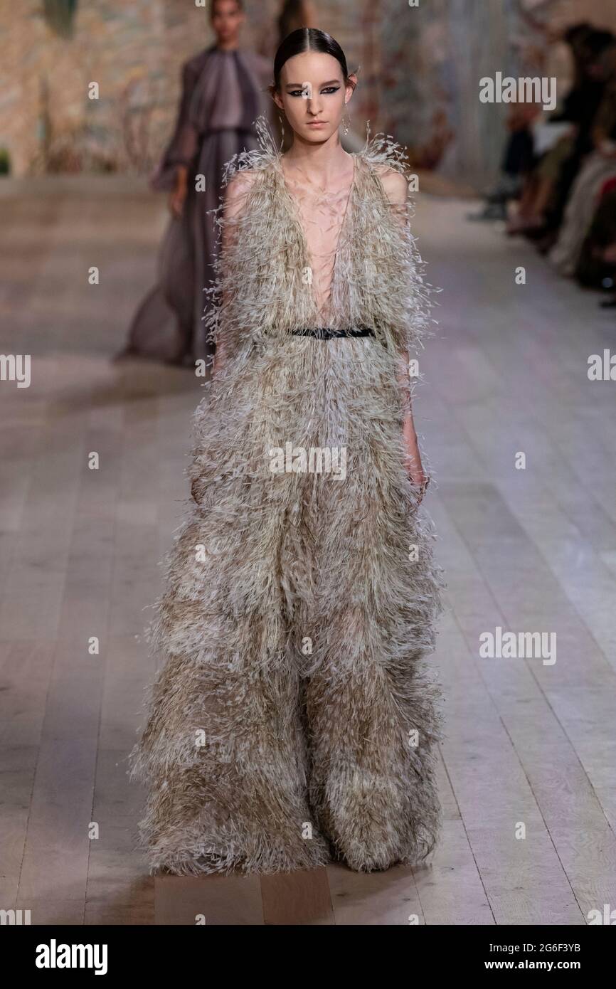 Paris, France. 05th July, 2021. DIOR Haute Couture Fall Winter 2021-22  runway - Paris, France. 05/07/2021 Credit: dpa/Alamy Live News Stock Photo  - Alamy