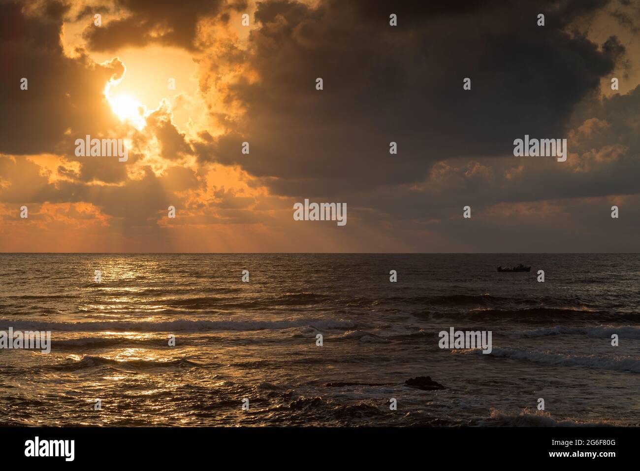 Dramatic sunrise over the sea with clouds and sun rays Stock Photo - Alamy