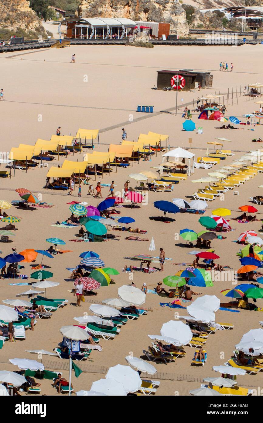 Crowded beach umbrella High Resolution Stock Photography and Images - Alamy