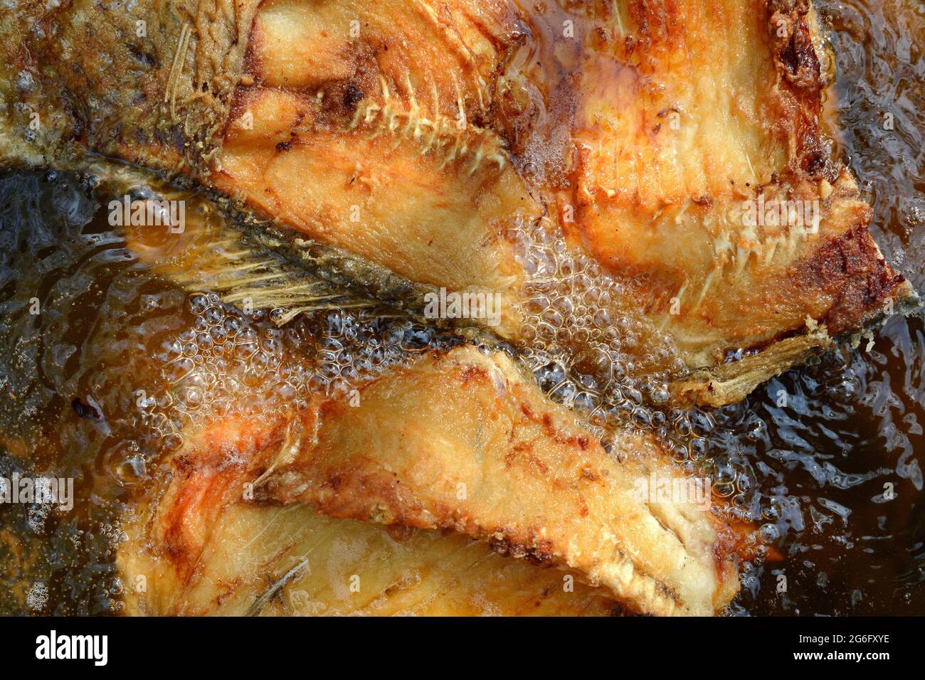 River fish fried in a frying pan Stock Photo - Alamy