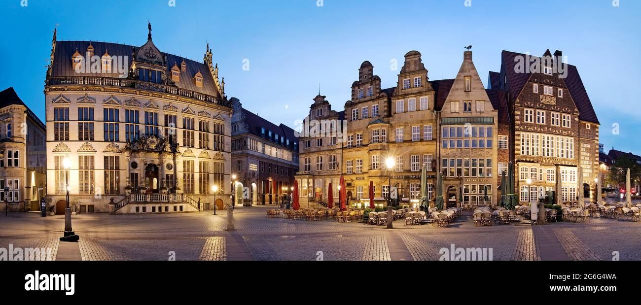 market with Schuetting and historic gabled houses in the evening, Germany, Bremen Stock Photo