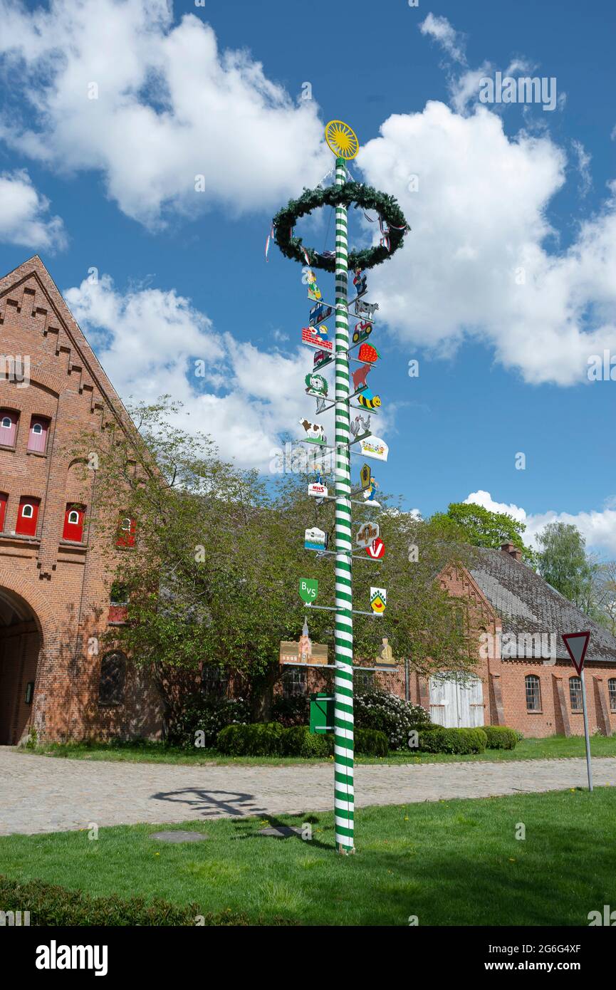 gatehouse of Schoenboeken manor with maypole, Germany, Schleswig-Holstein, Ruhwinkel Stock Photo