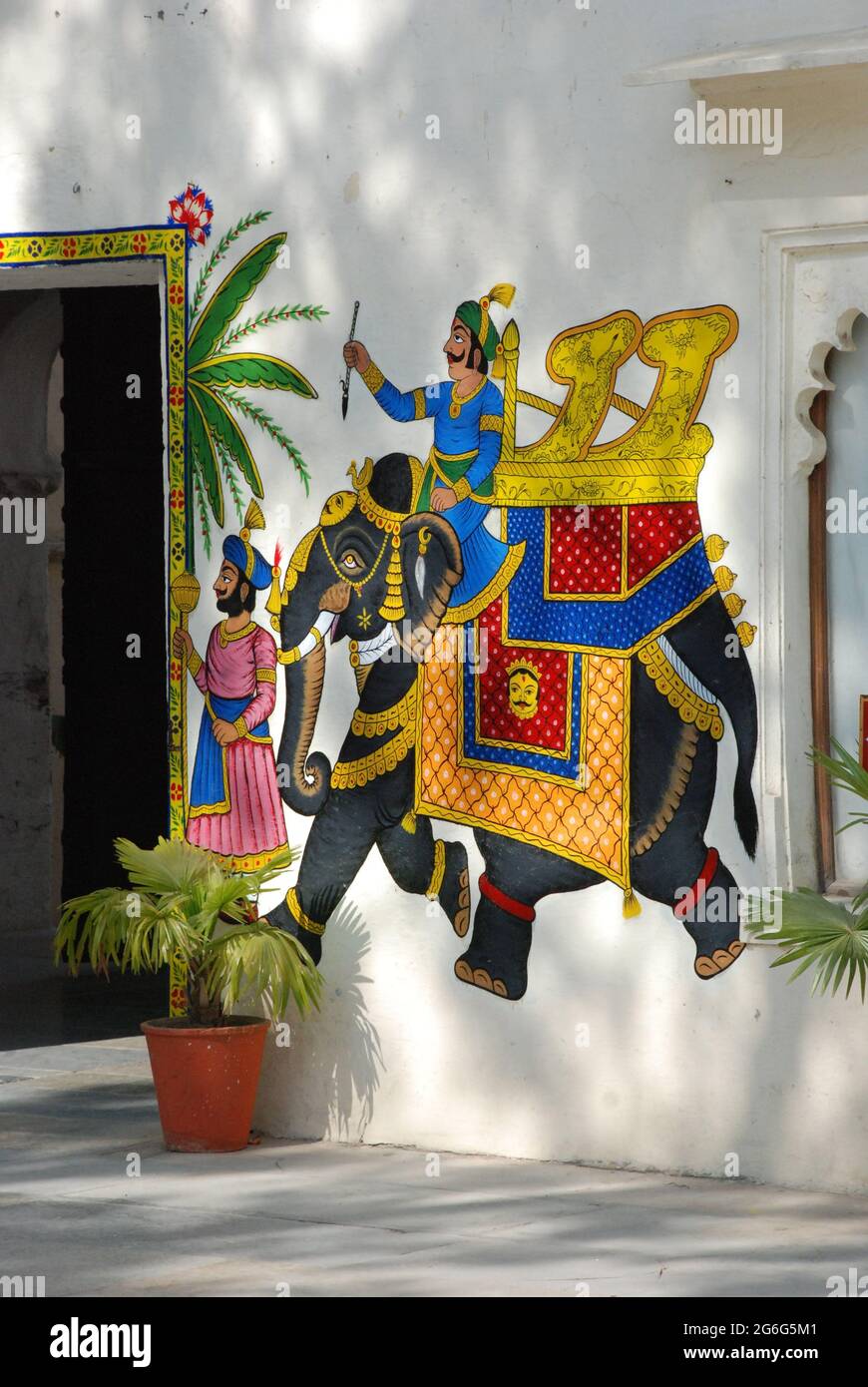 Indian elephant (Elephas maximus indicus, Elephas maximus bengalensis), house wall painted with an Indian elephant , India, Radschastan, Udaipur Stock Photo