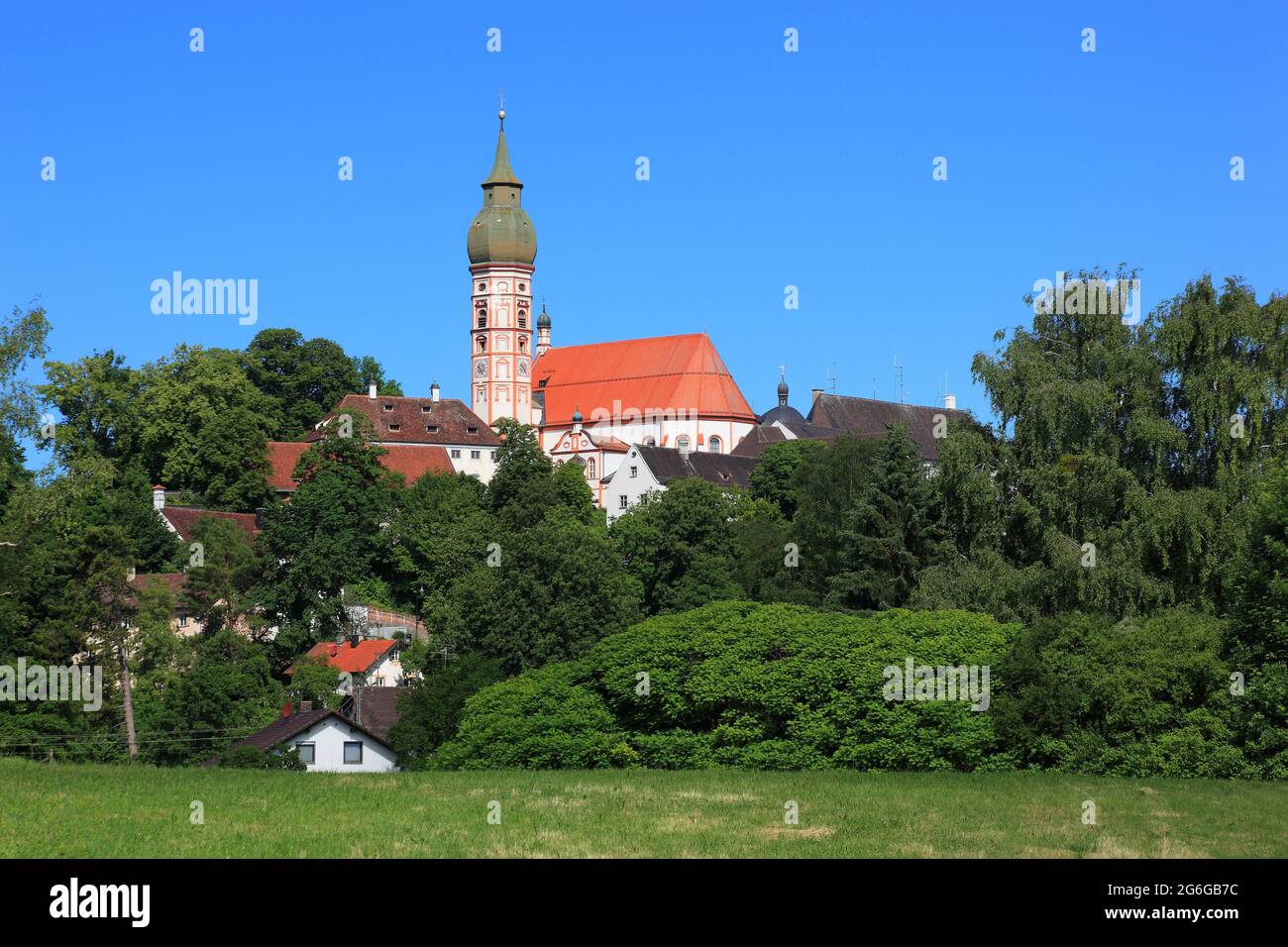 Kloster Andechs ist heute Teil der Benediktinerabtei Sankt Bonifaz in München, die Benediktinermönche auf dem Heiligen Berg Bayerns betreuen eine der Stock Photo