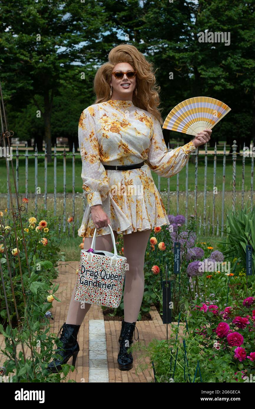 Drag queen daisy hires stock photography and images Alamy