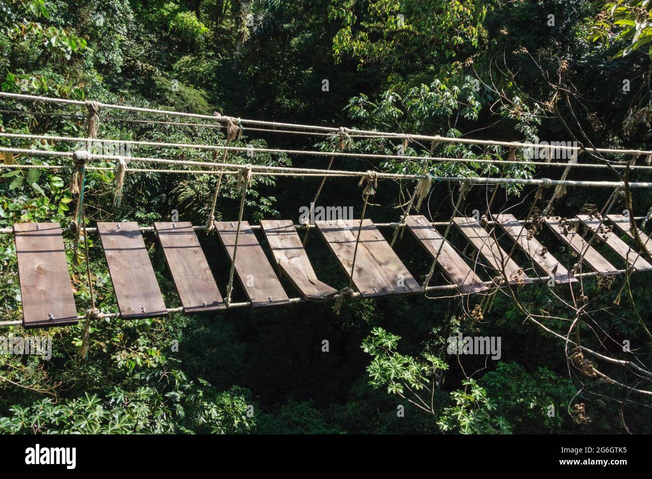 Damaged hanging bridge, scary looking foot bridge now disused, Monteverde  Cloud Forest, Costa Rica Stock Photo - Alamy