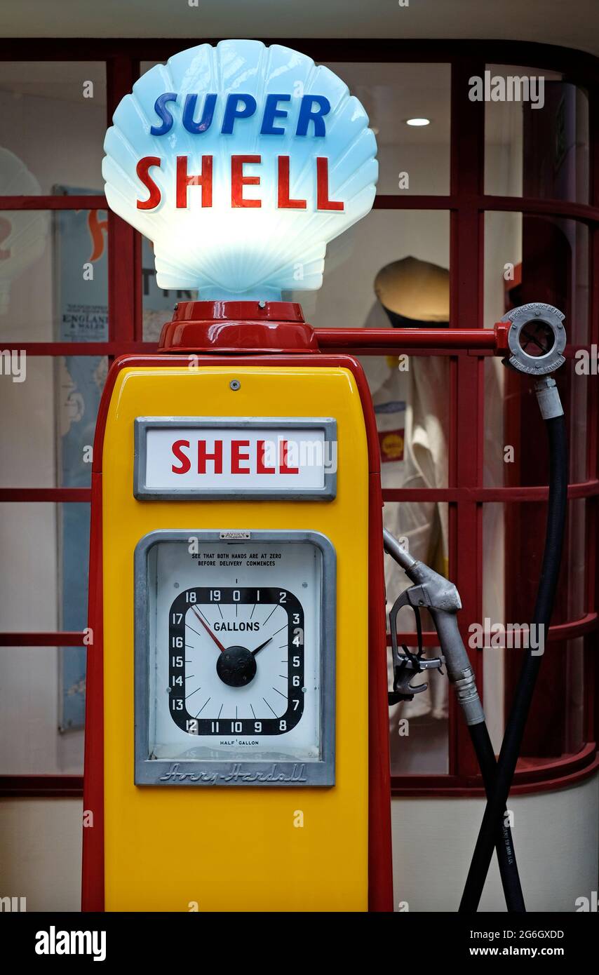 vintage style shell petrol pump, hampshire, england Stock Photo