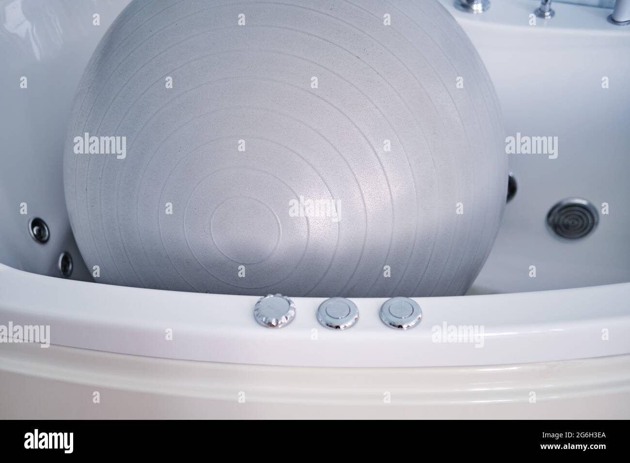 Nurse hospital bath hires stock photography and images Alamy