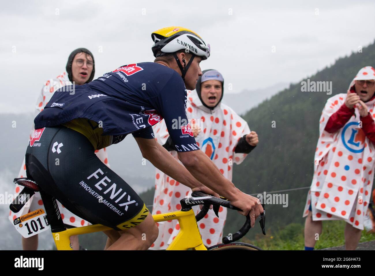 Mathieu van der Poel climbs the Col de Romme in Stage 8 of the Tour de  France Stock Photo - Alamy