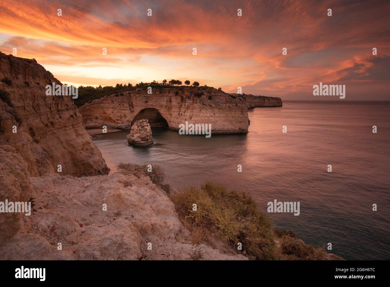 Sunrise sky over rocky cliffs of Portuguese Algarve, Praia de Vale Covo, Carvoeiro Stock Photo