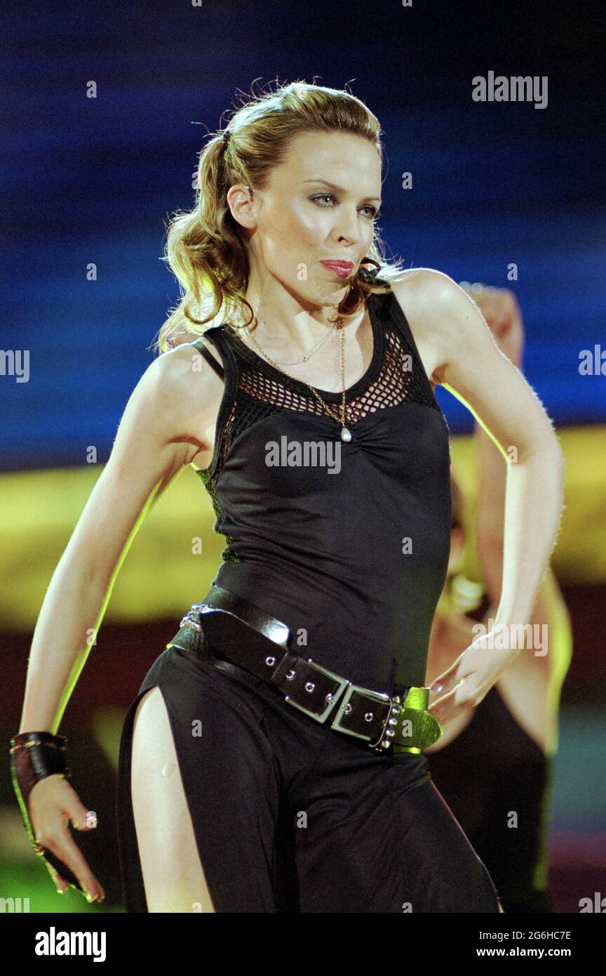Verona Italy 2001-09-08 : Kylie Minogue in concert at the Festivalbar