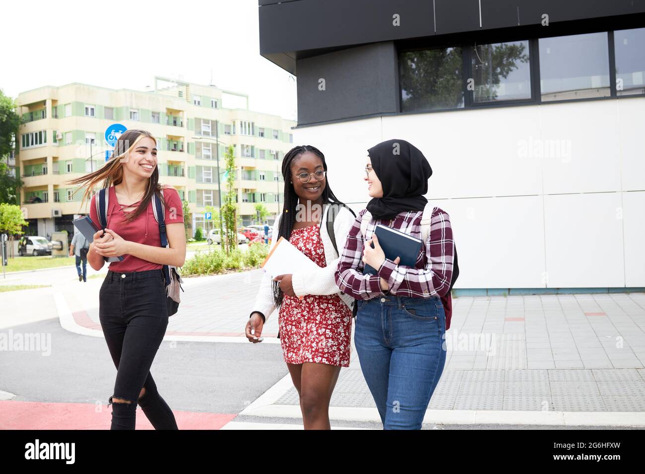 Diversity teenagers friends friendship team hi-res stock photography ...