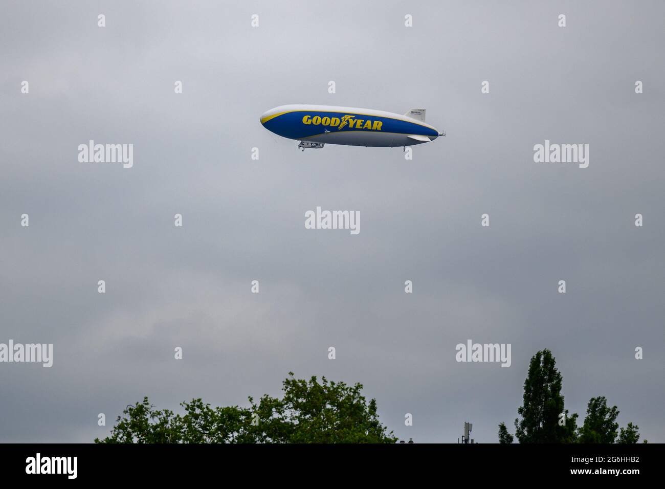 Goodyear zeppelin hi-res stock photography and images - Alamy