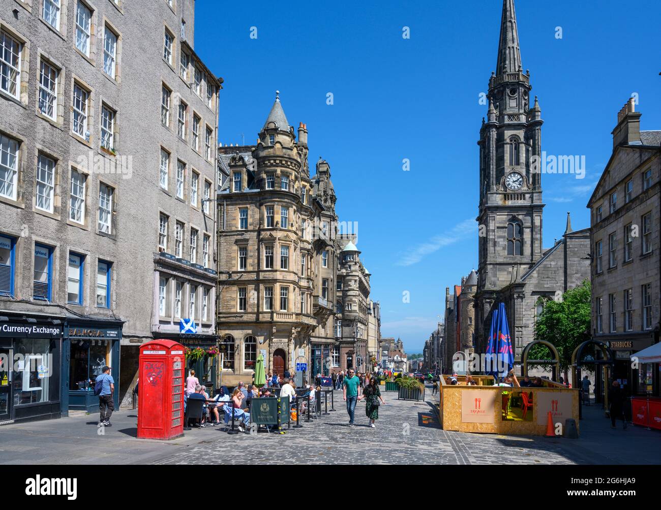 Bars and Restaurants on the Royal Mile, Edinburgh, Scotland, UK Stock Photo