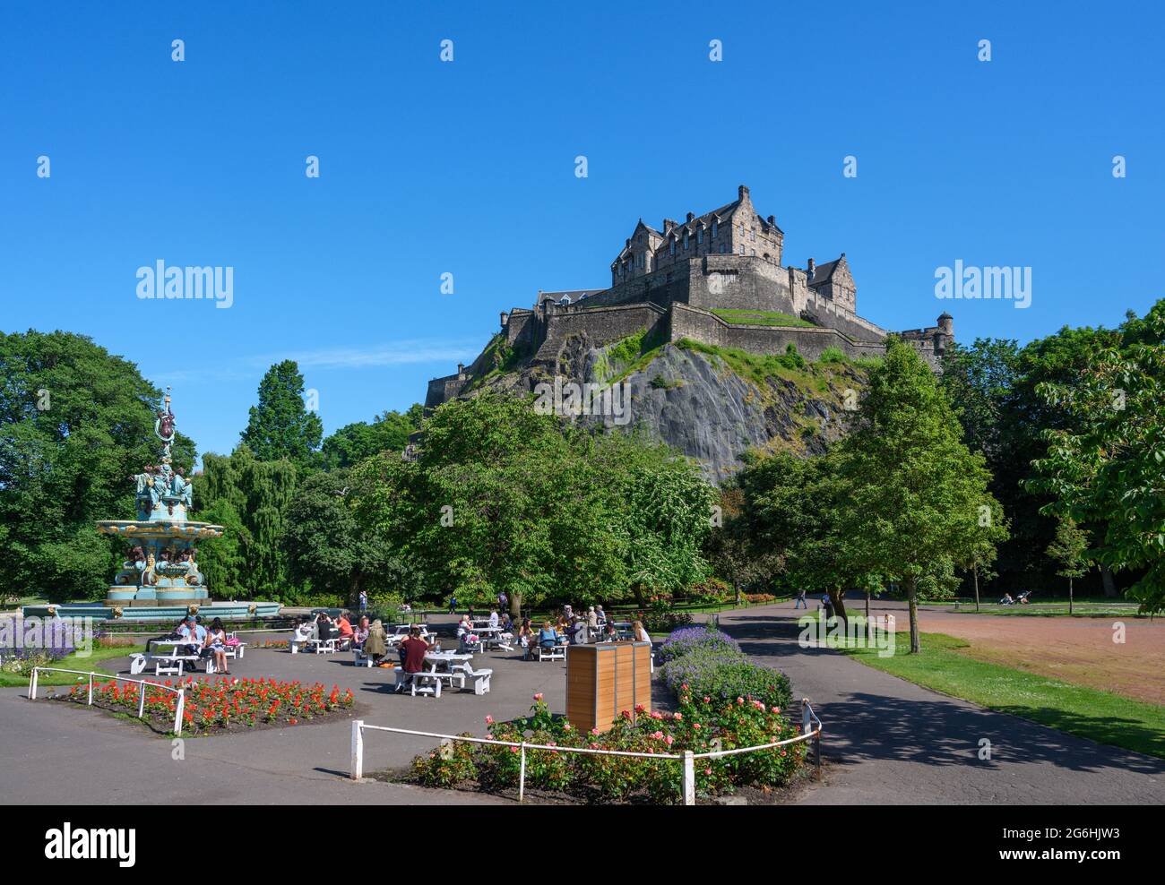 Ross Fountain and Edinburgh Castle from Princes Street Gardens, Edinburgh, Scotland Stock Photo