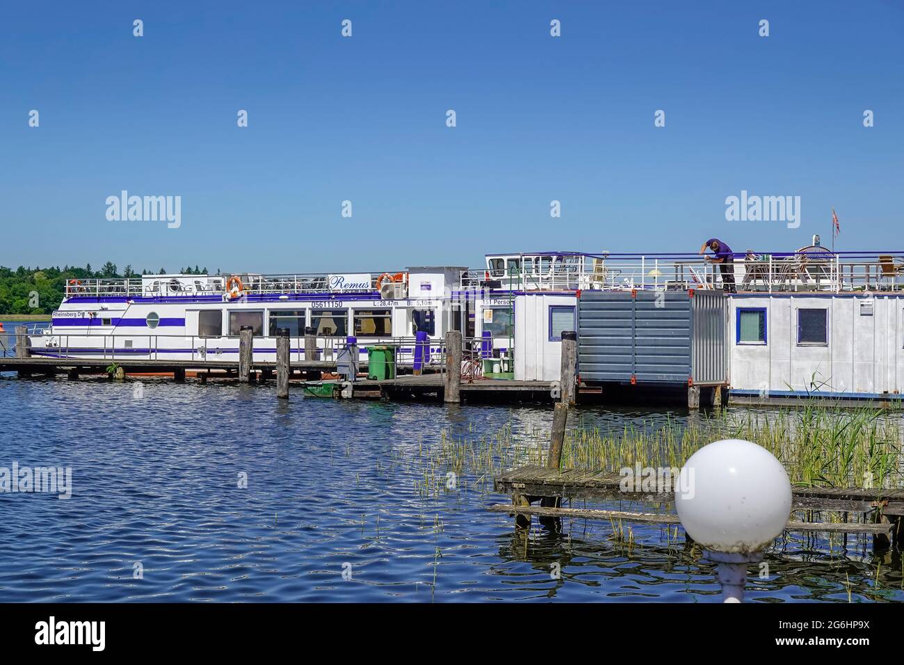 Schiffsanleger, Ausflugsboote, Grienericksee, Rheinsberg, Landkreis Ostprignitz-Ruppin, Brandenburg, Deutschland Stock Photo