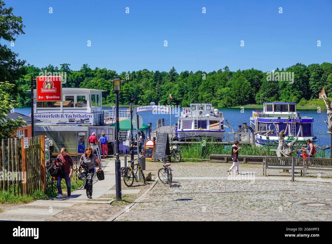 Schiffsanleger, Ausflugsboote, Grienericksee, Rheinsberg, Landkreis Ostprignitz-Ruppin, Brandenburg, Deutschland Stock Photo