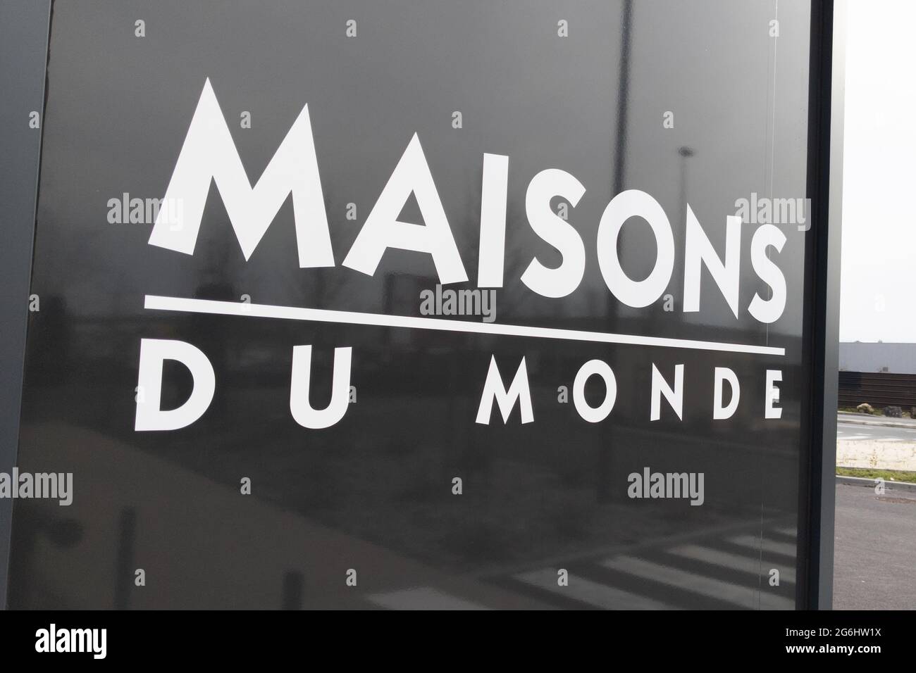 Maison Du Monde, decoration and furniture store