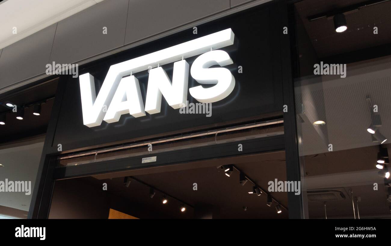 Bordeaux , Aquitaine France - 01 10 2021 : vans shop brand logo and text  sign front of skater store of fashion clothes for skateboard fan Stock  Photo - Alamy