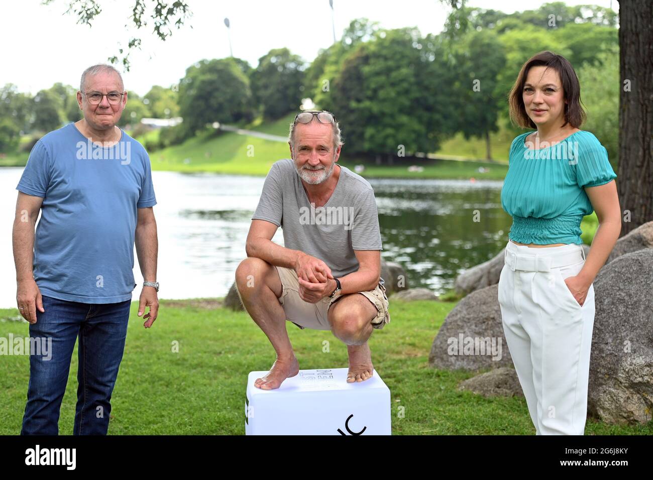 Munich, Deutschland. 06th July, 2021. From left: Actors: from left: Joachim Krol, Peter Lohmeyer, director Anca M. Lazarescu, film premiere 'Endlich Witwer-Forever young' at the Munich Film Festival on July 6th, 2021. Credit: dpa/Alamy Live News Stock Photo