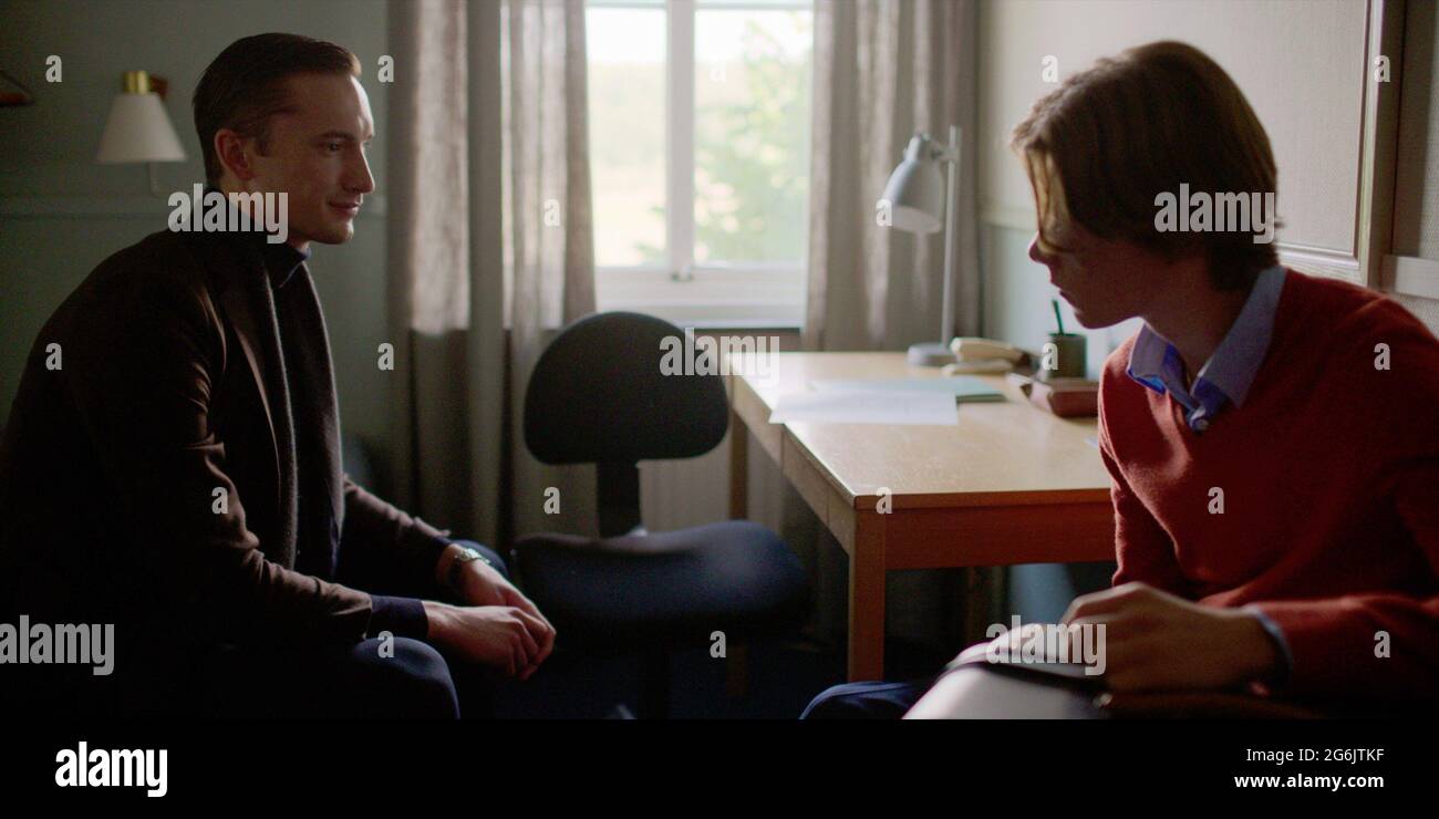 YOUNG ROYALS, right: Edvin Ryding, (Season 1, ep. 101, aired July 1 ...