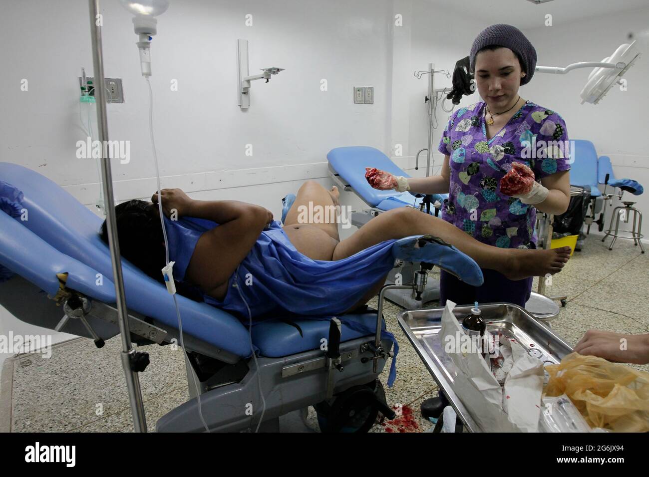 Maracaibo- Venezuela-19-06-2015- Maternitty Castillo Plaza in Venezuela. Woman pregnant with baby in the labor ward. © JOSE ISAAC BULA URRUTIA / Alamy Stock Photo