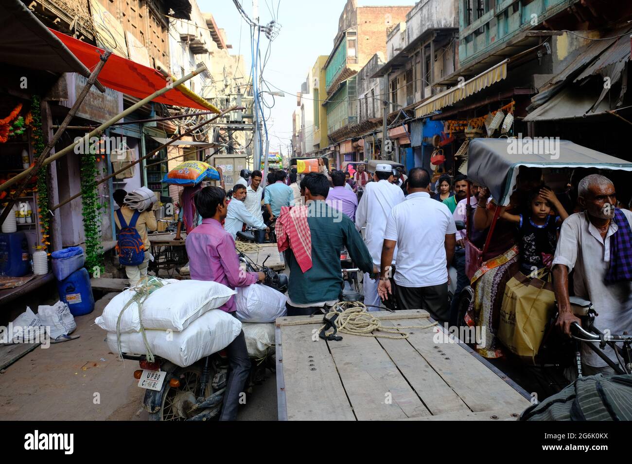India Agra - Street view shopping and market places Stock Photo