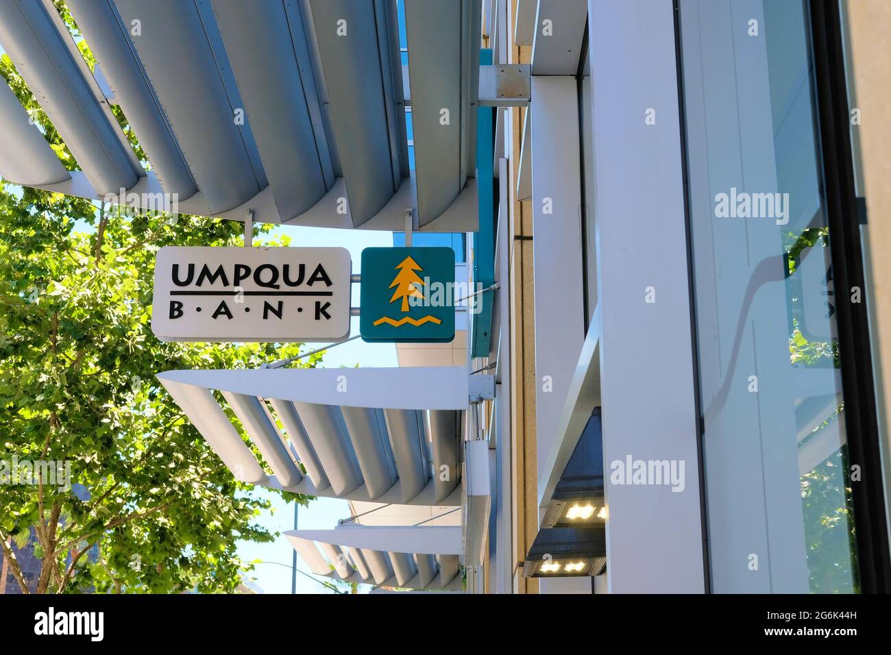 Umpqua Bank sign and logo outside of branch location in San Jose, California; a financial holding company based in Portland, Oregon. Stock Photo