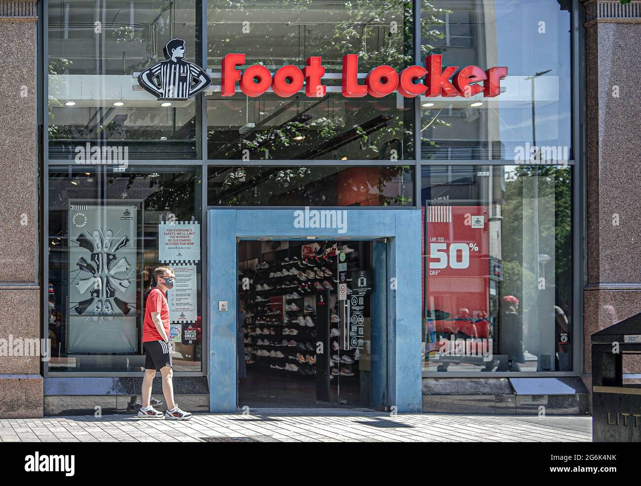 høj Mappe mængde af salg Dr martens footwear hi-res stock photography and images - Alamy