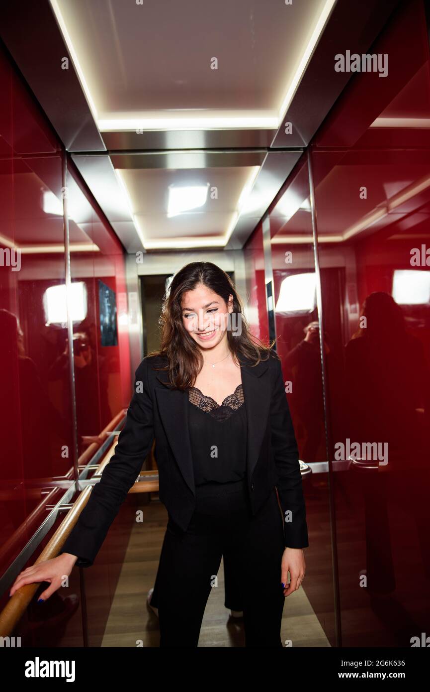 Hamburg, Germany. 12th June, 2021. Yusra Mardini, swimmer, stands in the mirrored elevator of a Hamburg hotel. (to dpa "Freigeschwommen: Yusra's long journey from refugee to silent heroine") Credit: Gregor Fischer/dpa/Alamy Live News Stock Photo