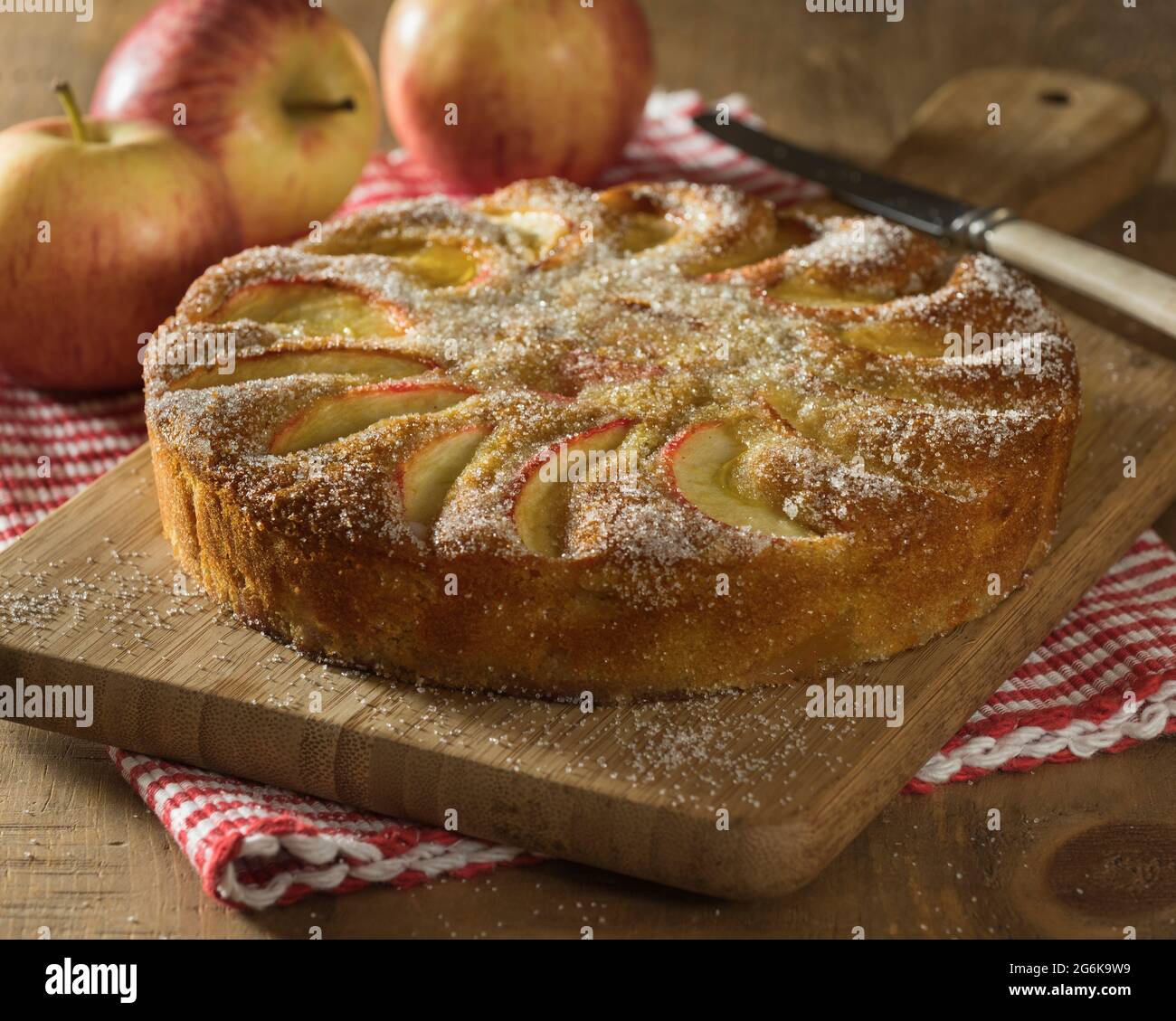 Gâteau fermière aux pommes. French apple cake. France Food Stock Photo