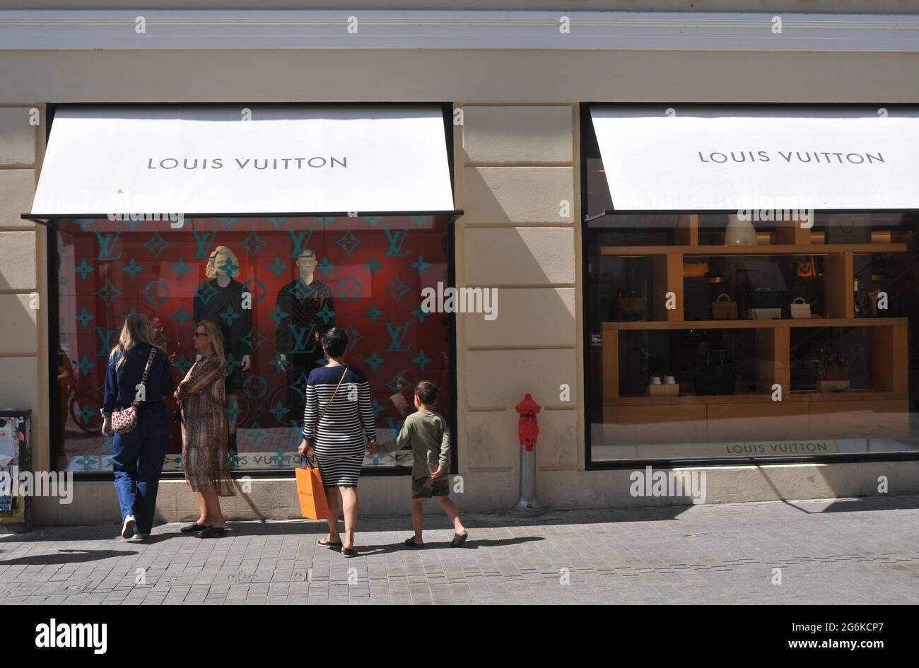 Copenhagen, Denmark.06 July 2021, Louis Vuitton Store and customers waitng in line for thier tuirn and fas msk hs been removed for shoppe Stock Photo - Alamy