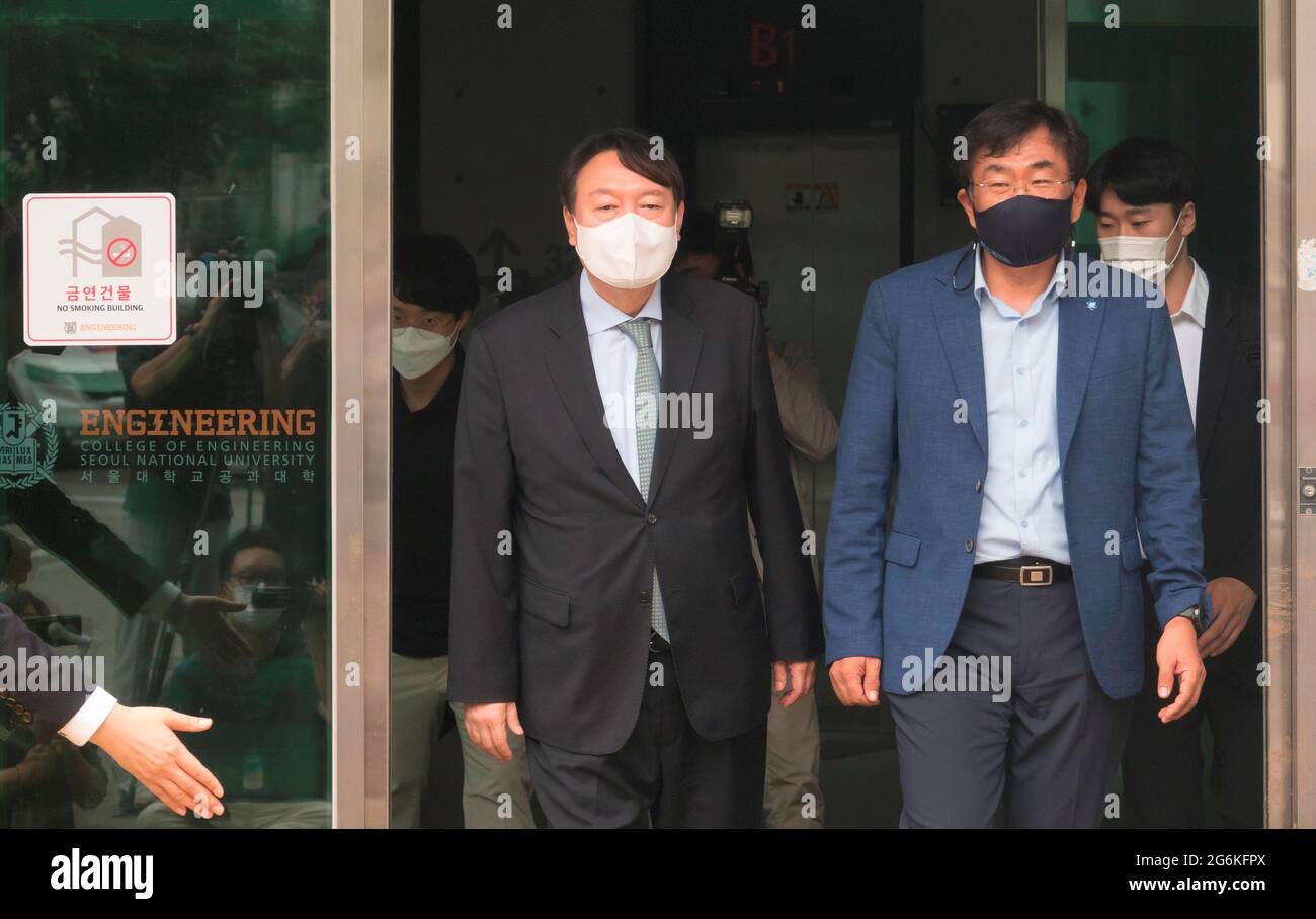 Yoon Seok-Youl, July 5, 2021 : South Korean former Prosecutor General Yoon Seok-Youl (C), who has announced his intention to run in next year's presidential election as an opposition candidate, arrives with professor Joo Han-Kyu (front R) to attend a press conference at Seoul National University in Seoul, South Korea. Yoon expressed opposition to the Moon Jae-In government's nuclear power phase-out policy after meeting with the professor who is a strong opponent of the policy. President Moon selected Yoon in July 2019 to lead the national prosecution service but Yoon later clashed with preside Stock Photo