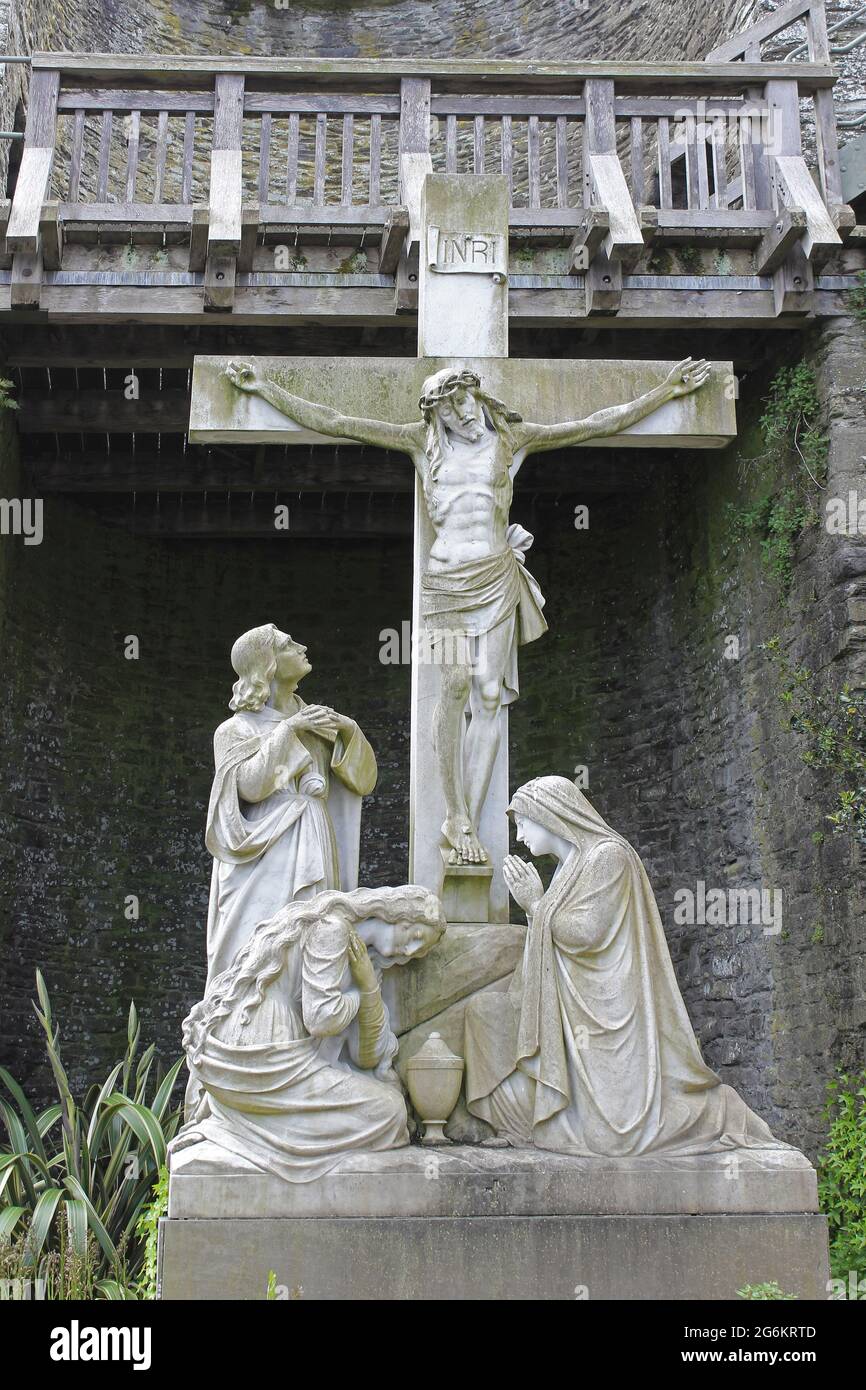 Calvary Crucifixion Cross - St. Michael's Catholic Church, Rosemary Lane, Conwy, Wales Stock Photo