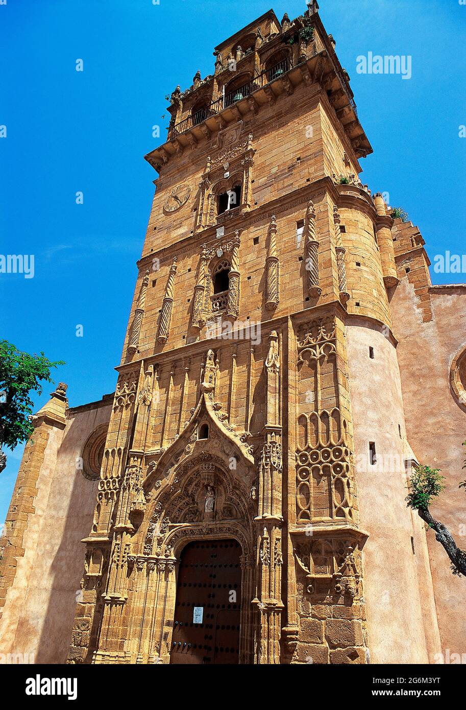Spain, Extremadura, Badajoz province, Azuaga. Church of Our Lady of Consolation (Iglesia de Nuestra Señora de la Consolación). Built between the late 15th and mid-16th century in the Elizabethan Gothic style. Stock Photo