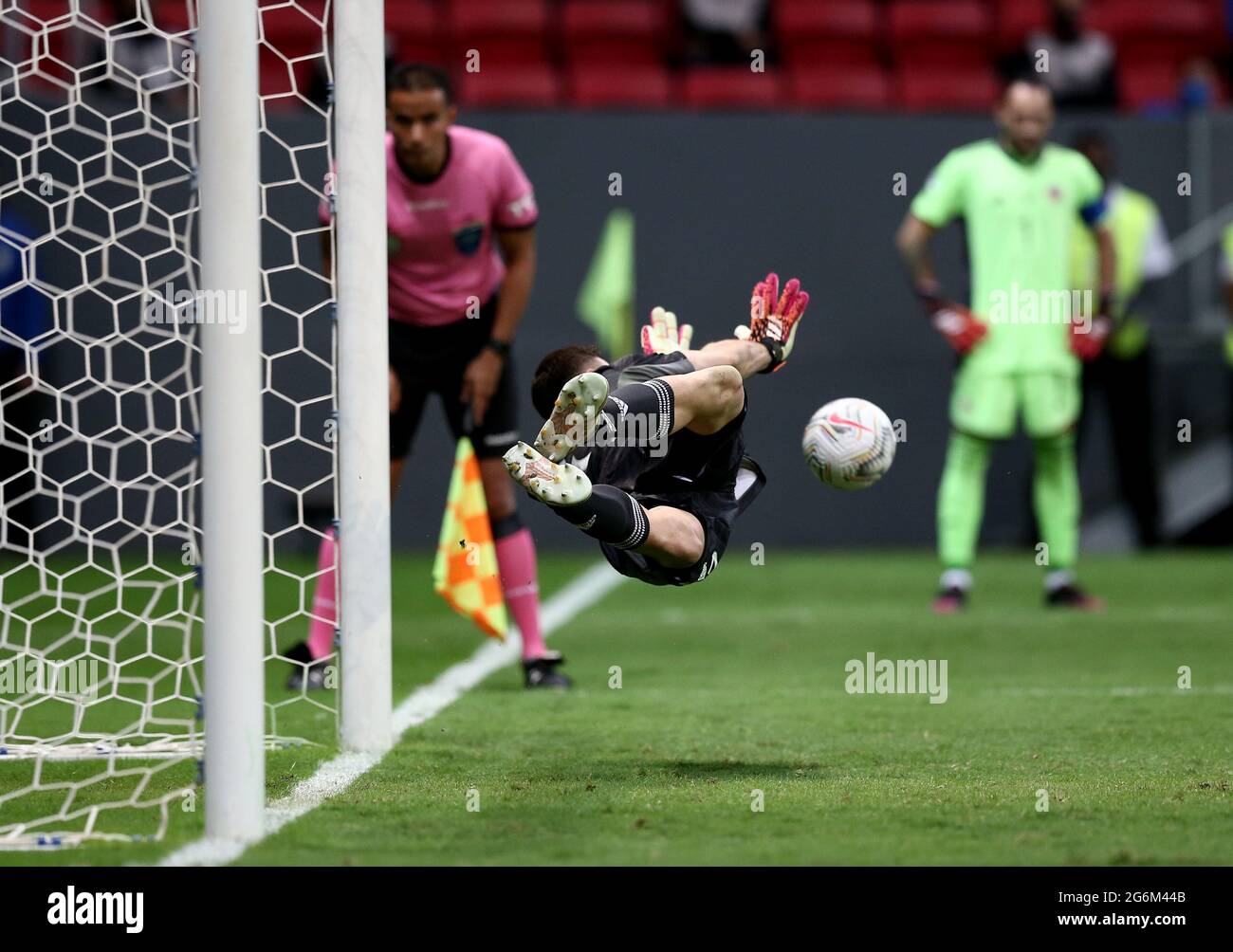 BRASILIA, BRAZIL - JULY 06: Emiliano Martinez Goalkeeper of Argentina dives to save a penalty kick by Yerry Mina of Colombia (not in frame) in a shootout ,after a the Semifinal match between Argentina and Colombia as part of Conmebol Copa America Brazil 2021 at Mane Garrincha Stadium on July 6, 2021 in Brasilia, Brazil. (MB Media) Stock Photo