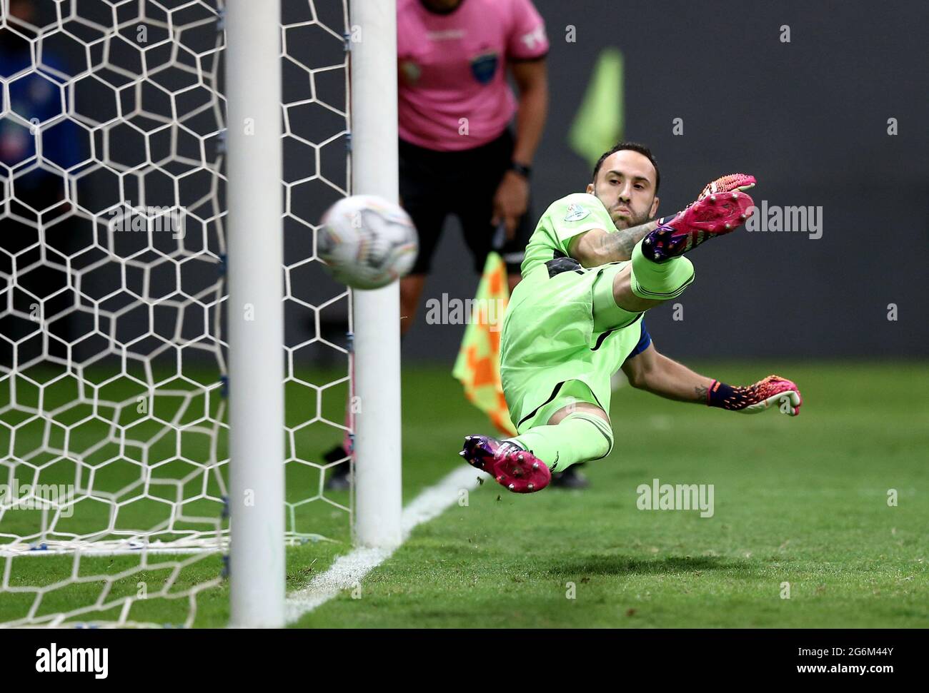 BRASILIA, BRAZIL - JULY 06: David Ospina Goalkeeper of Colombia dives during a penalty shootout ,after a the Semifinal match between Argentina and Colombia as part of Conmebol Copa America Brazil 2021 at Mane Garrincha Stadium on July 6, 2021 in Brasilia, Brazil. (MB Media) Stock Photo