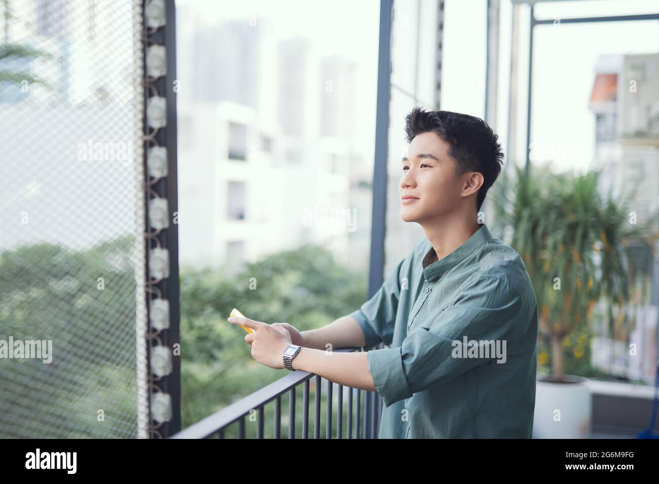 Smiling asian man hi-res stock photography and images - Alamy