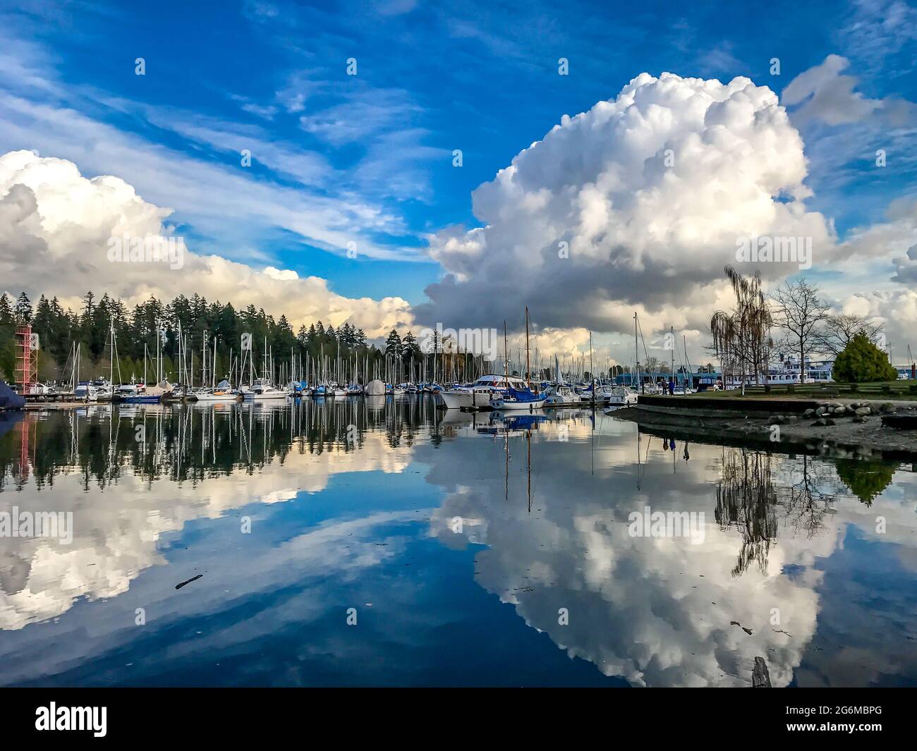 Vancouver city view blue sky hi-res stock photography and images - Alamy