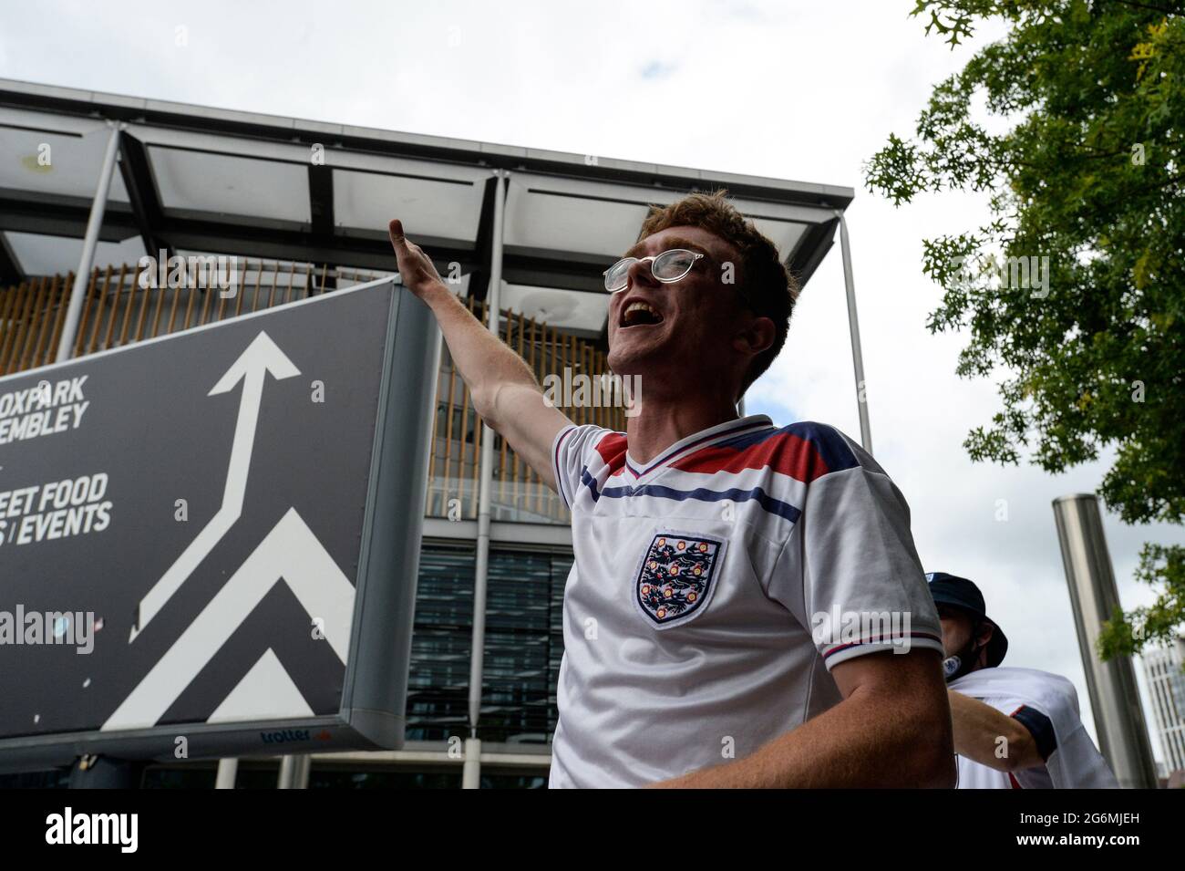 London, UK, 7th July 2021. England fans outside the ground ahead of the Euro 2020 semi-final against Denmark at Wembley Stadium, London on Wednesday 7th July 2021. (Credit: Ben Pooley | MI News) Credit: MI News & Sport /Alamy Live News Stock Photo