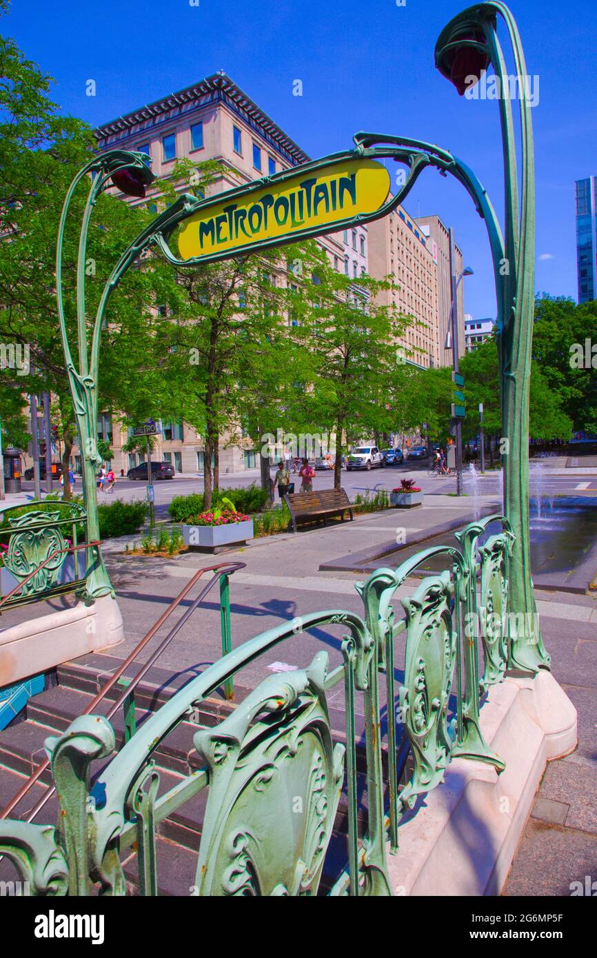Canada, Quebec, Montreal, Square Victoria, metro entrance, gift of