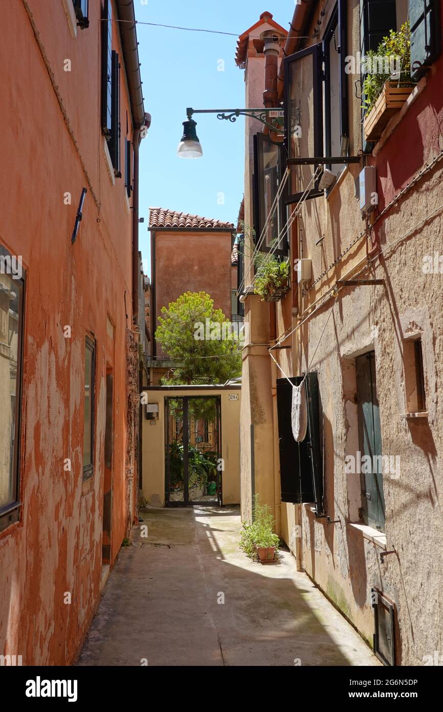 Murano, venetisch Muran, ist eine Inselgruppe nordöstlich der Altstadt von Venedig in der Lagune von Venedig. Sie ist bekannt für ihre Glaskunst, lebt Stock Photo