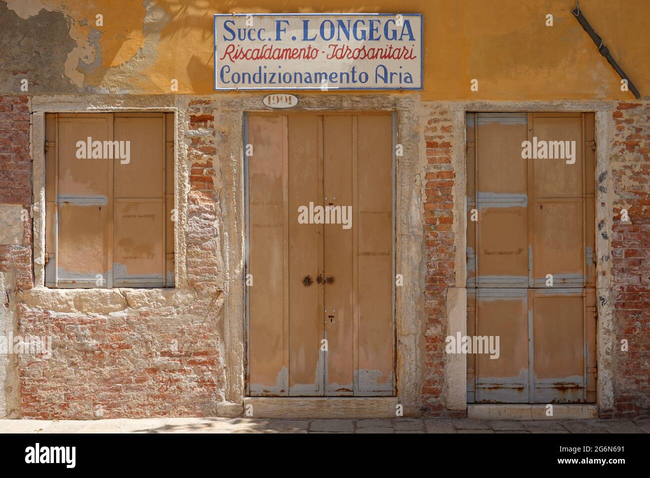 Venedig, nach Covidkrise geschlossenes Geschäft // Venice, Closed Shop after Covid Crisis Stock Photo